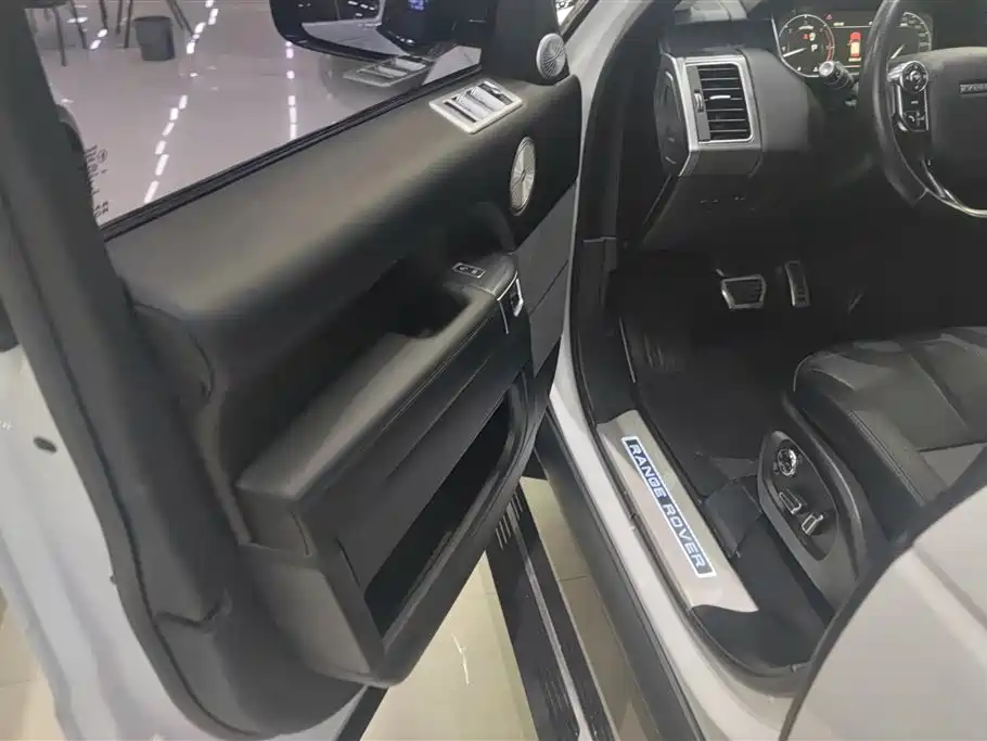 Land Rover Range Rover Sport 2016 3.0 SDV6 HSE фото 7