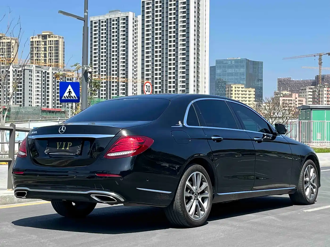 Mercedes-Benz E-Class 2019 E 300 L Fashion фото 19