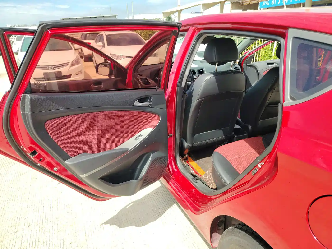 Hyundai Reina 2014 Model 1.4L Automatic GLX фото 5