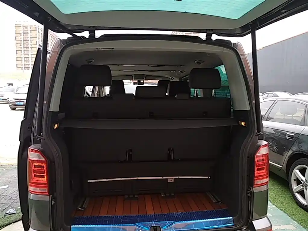 Volkswagen Multivan 2018 2.0TSI 2WD Luxury Edition 7-Seater фото 19