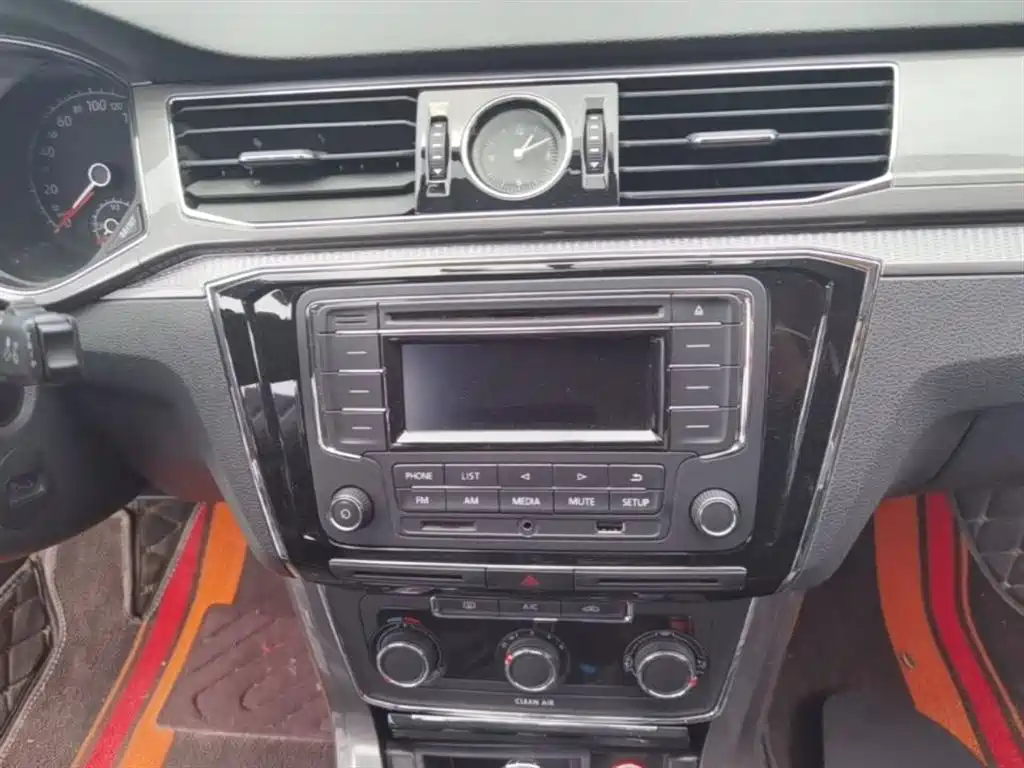 Volkswagen Passat 2015 1.8TSI DSG Elegance Edition фото 13