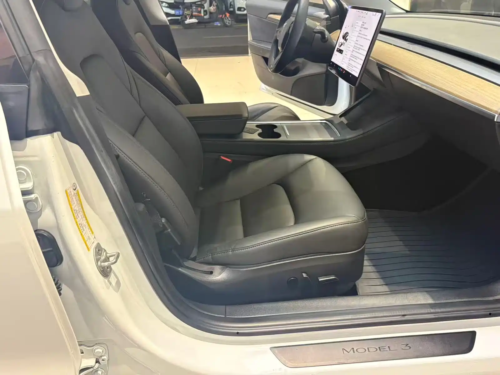 Фото 11 - Tesla Model 3