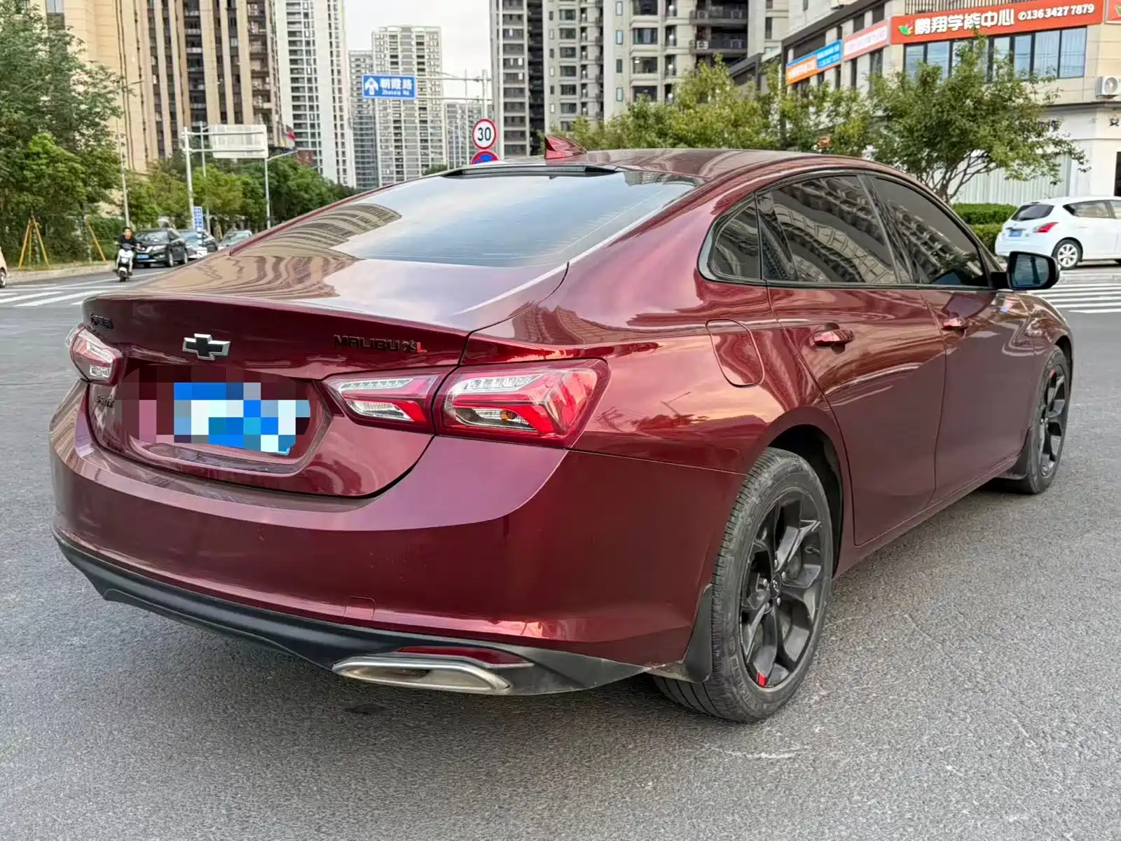 Photo 12 - Chevrolet Malibu XL