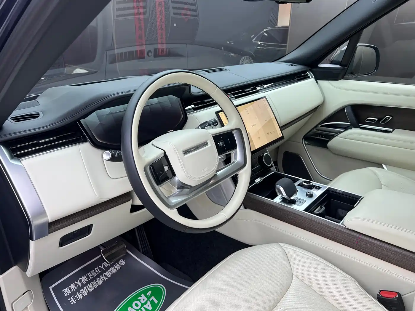 Land Rover Range Rover 2023 3.0 L6 400PS Exemplary Long Wheelbase фото 6