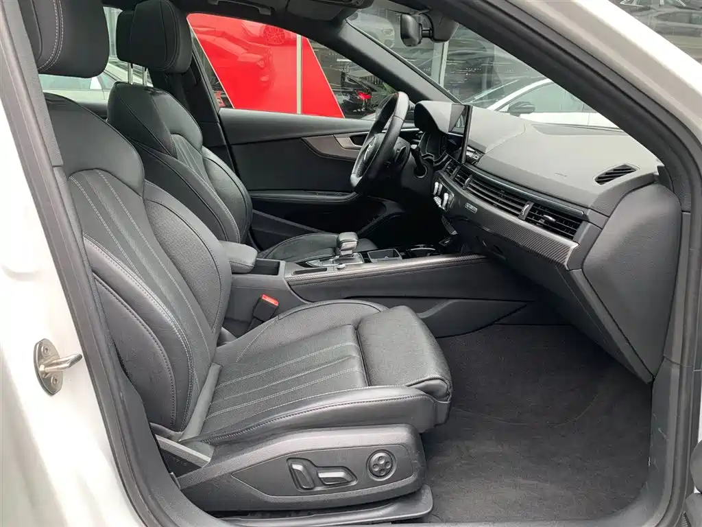 Audi A4L 2023 40 TFSI quattro Luxury Sport фото 14