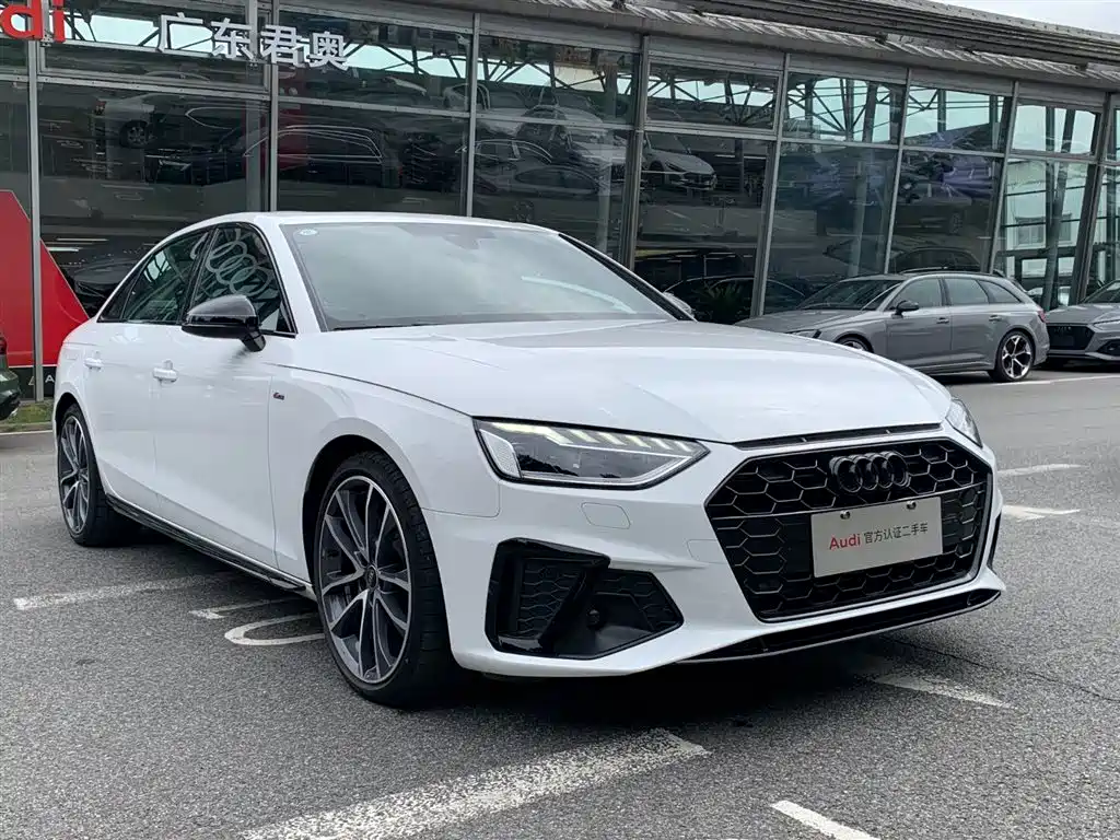 Audi A4L 2023 40 TFSI quattro Luxury Sport фото 18