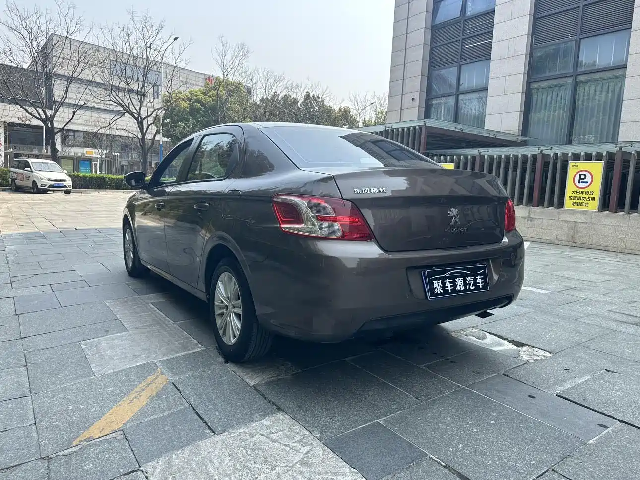 Peugeot 301 2014 1.6L Automatic Luxury Edition фото 6