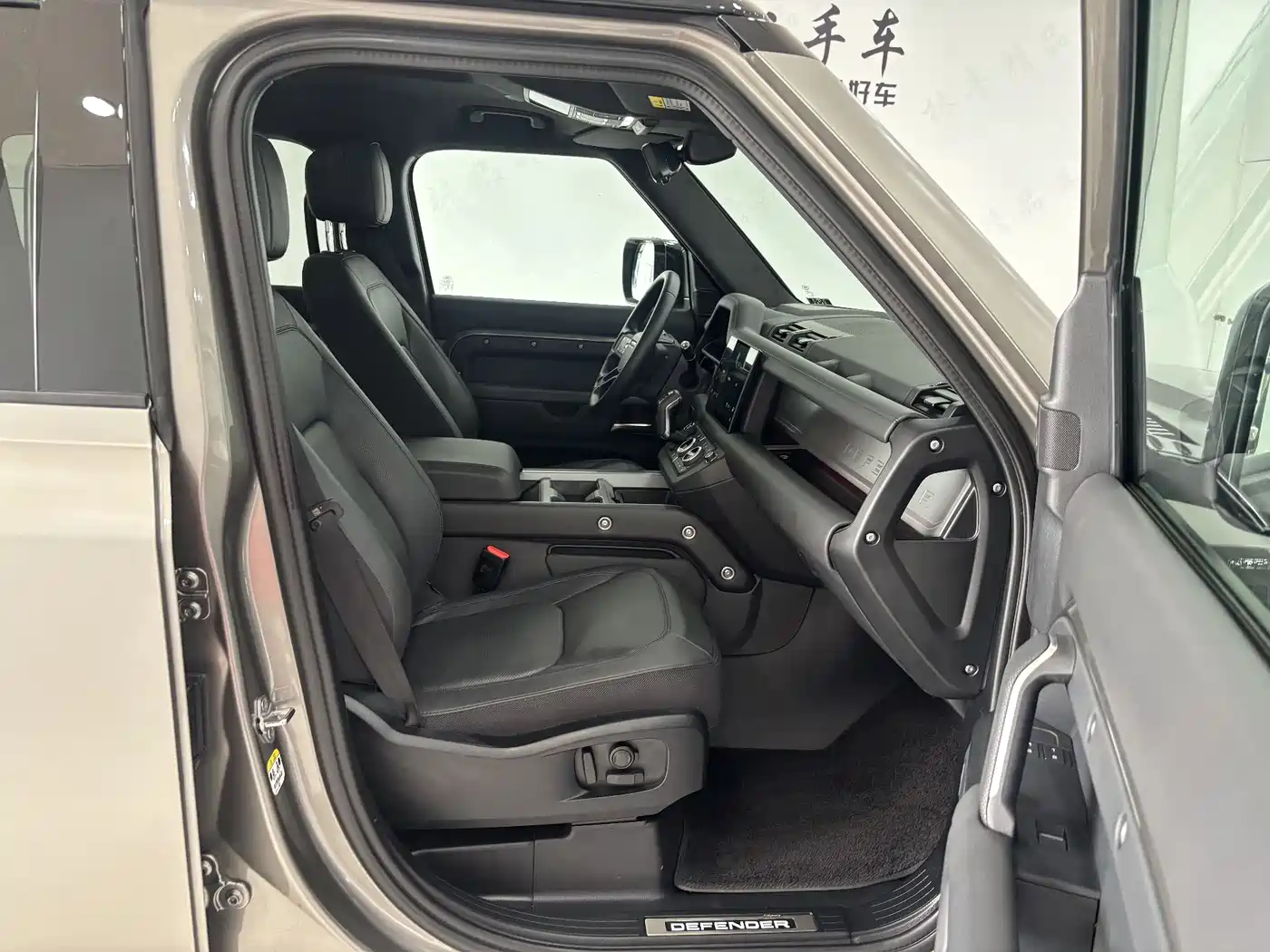 Land Rover Defender 2025 110 3.0T P400 X фото 28
