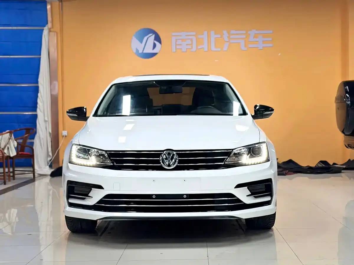 Volkswagen Sagitar 2018 280TSI DSG Spark Edition фото 2