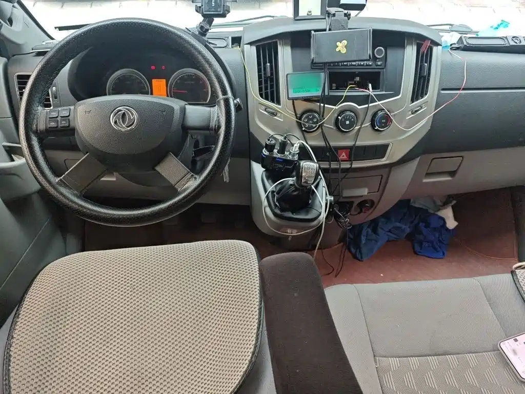 Dongfeng Yufeng Yufeng 2020 2020 2.3T Economy Logistics Vehicle Short Wheelbase Low Roof 5-9 Seats WP2.3