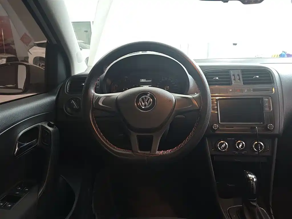 Volkswagen Polo 2018 1.5L Auto Safe Drive фото 11