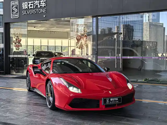 FERRARI 488