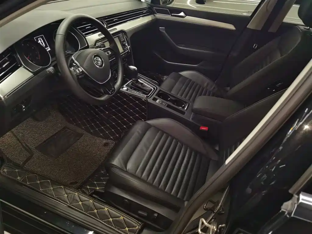 Volkswagen Magotan 2018 330TSI DSG Leading фото 11