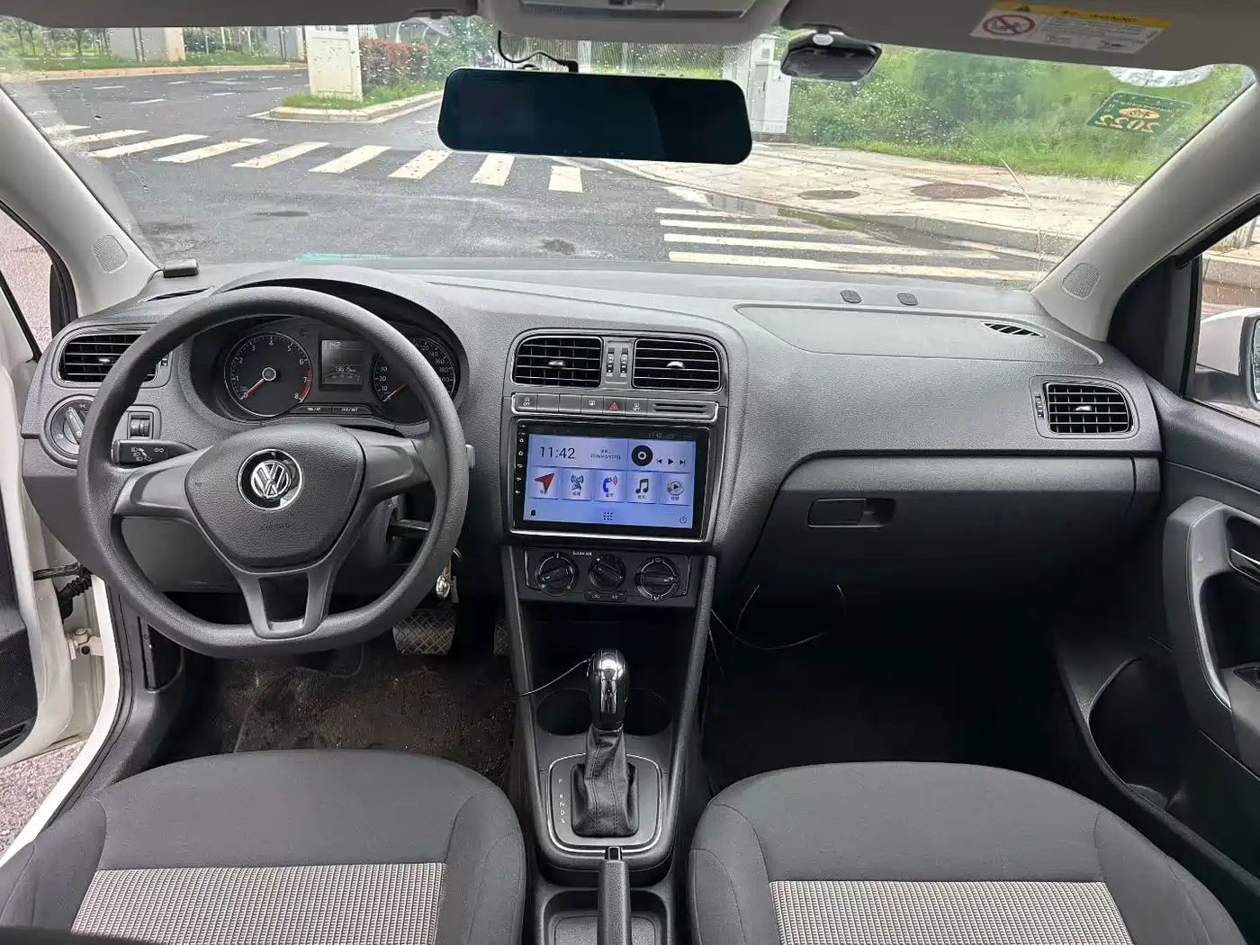 Volkswagen Polo 2018 1.5L Auto Safe Drive фото 3