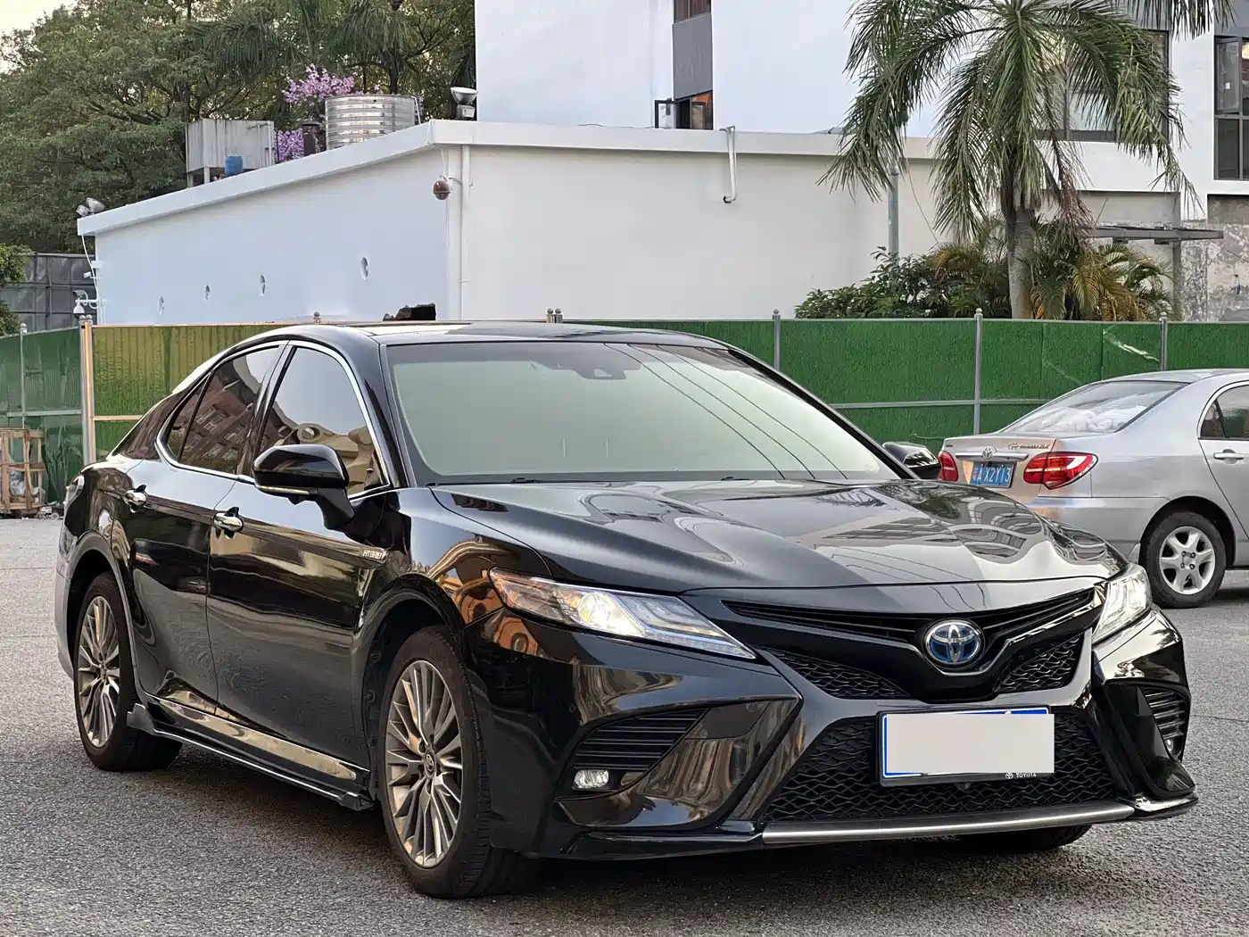 Toyota Camry 2019 Hybrid 2.5HG Luxury Edition China VI фото 3