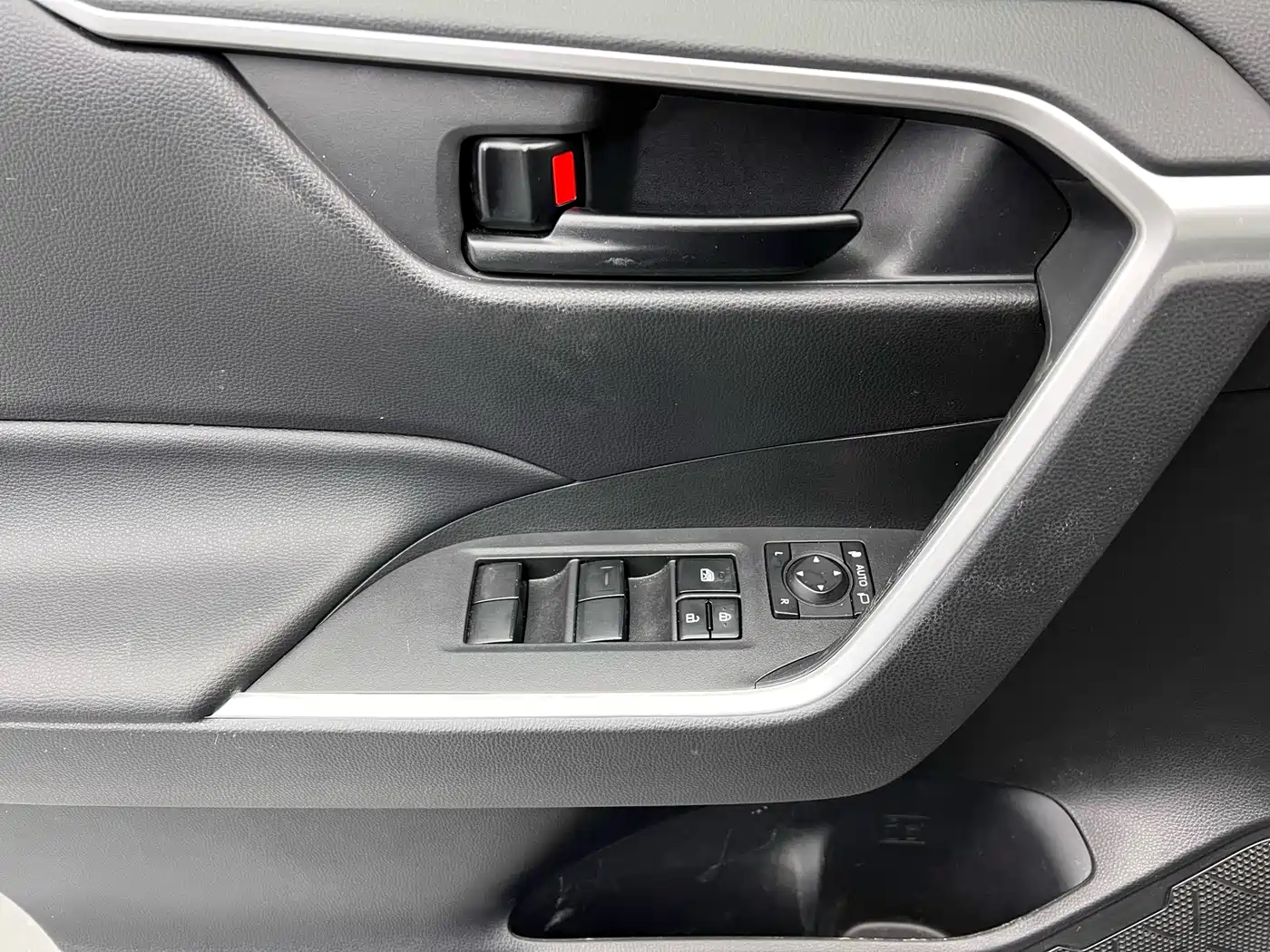 Toyota Wildlander 2024 2.0L CVT FWD Leading Edition фото 5