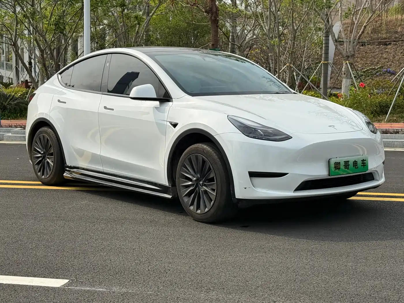 TESLA MODEL Y