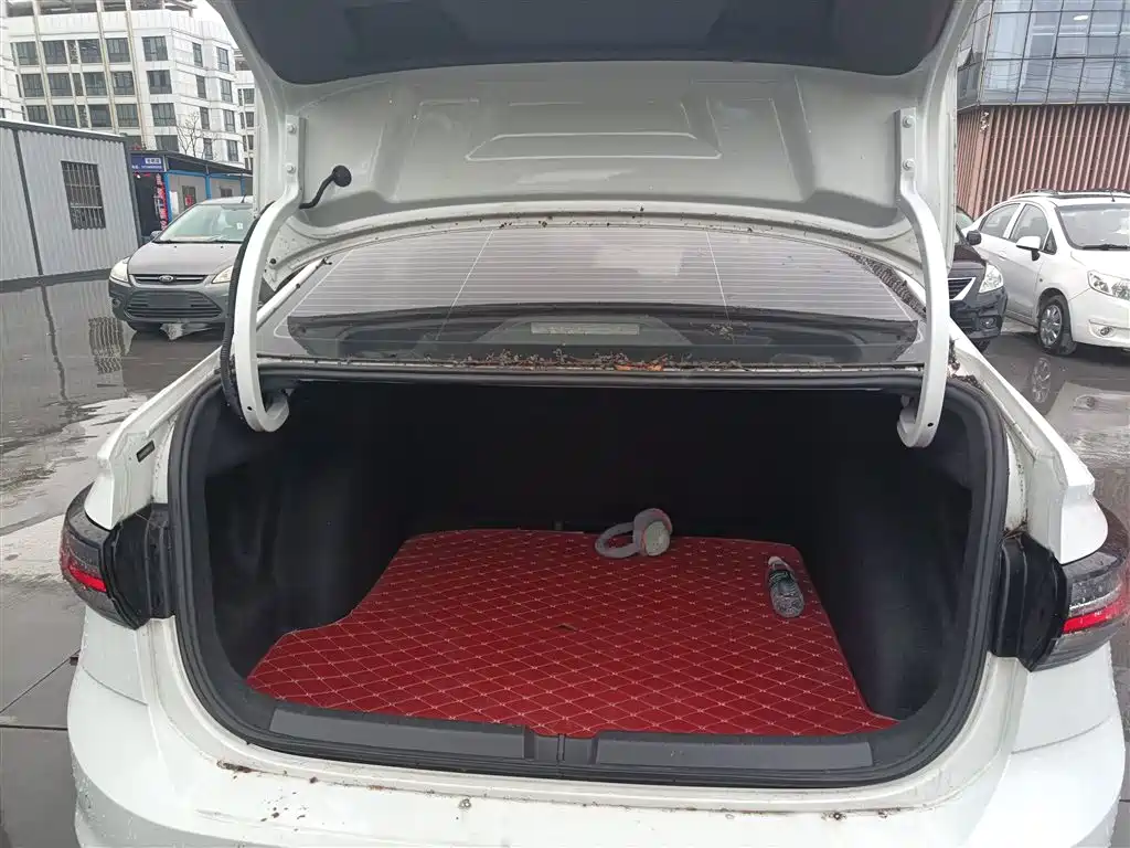 Volkswagen Lavida 2023 Xinrui 1.5L Auto Xinyi Edition фото 15