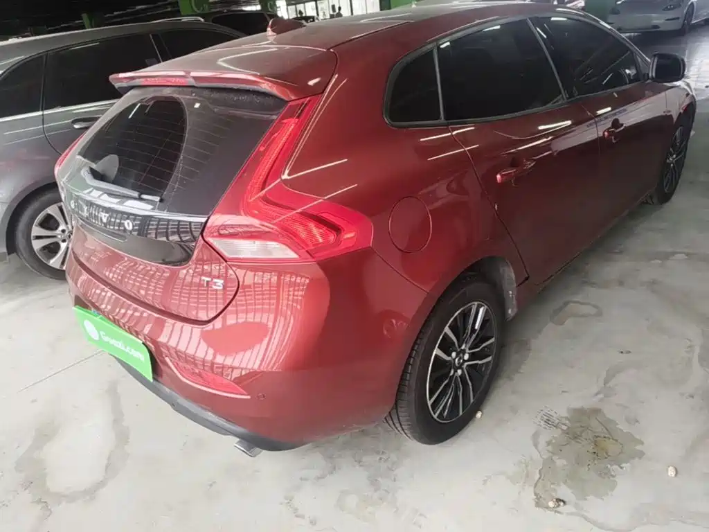 Фото 7 - Volvo V40