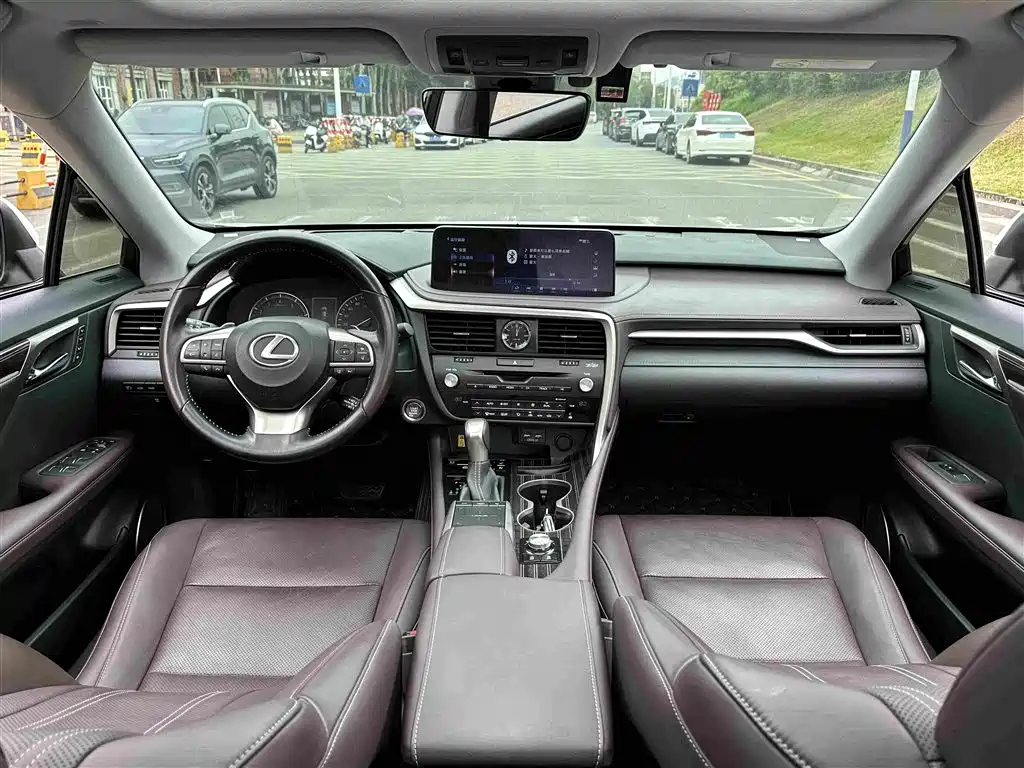 Фото 9 - Lexus RX