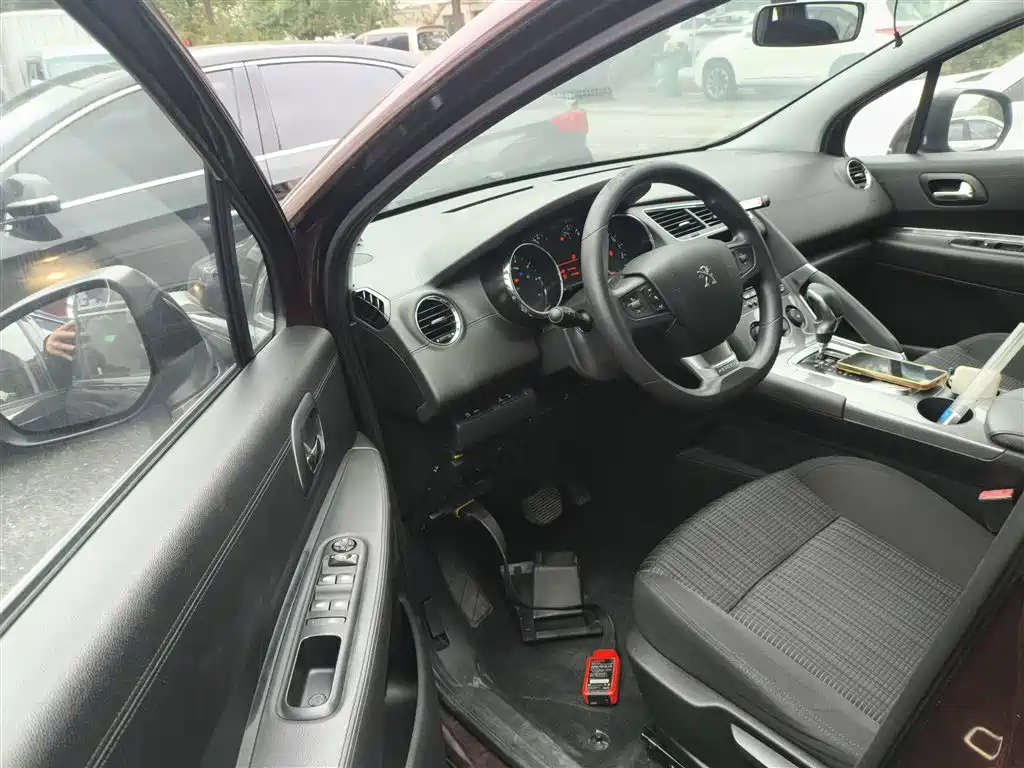 Peugeot 3008 2016 2.0L Automatic Classic Edition фото 13