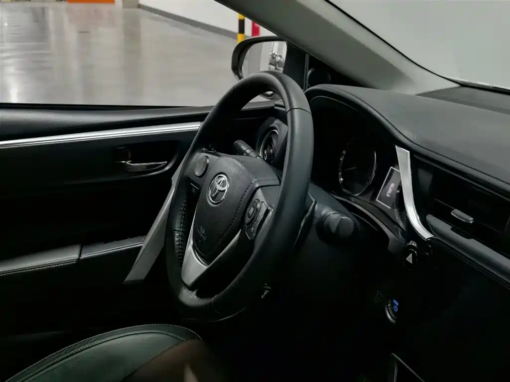 Toyota Corolla 2018 Hybrid 1.8L E-CVT Smart Edition фото 22