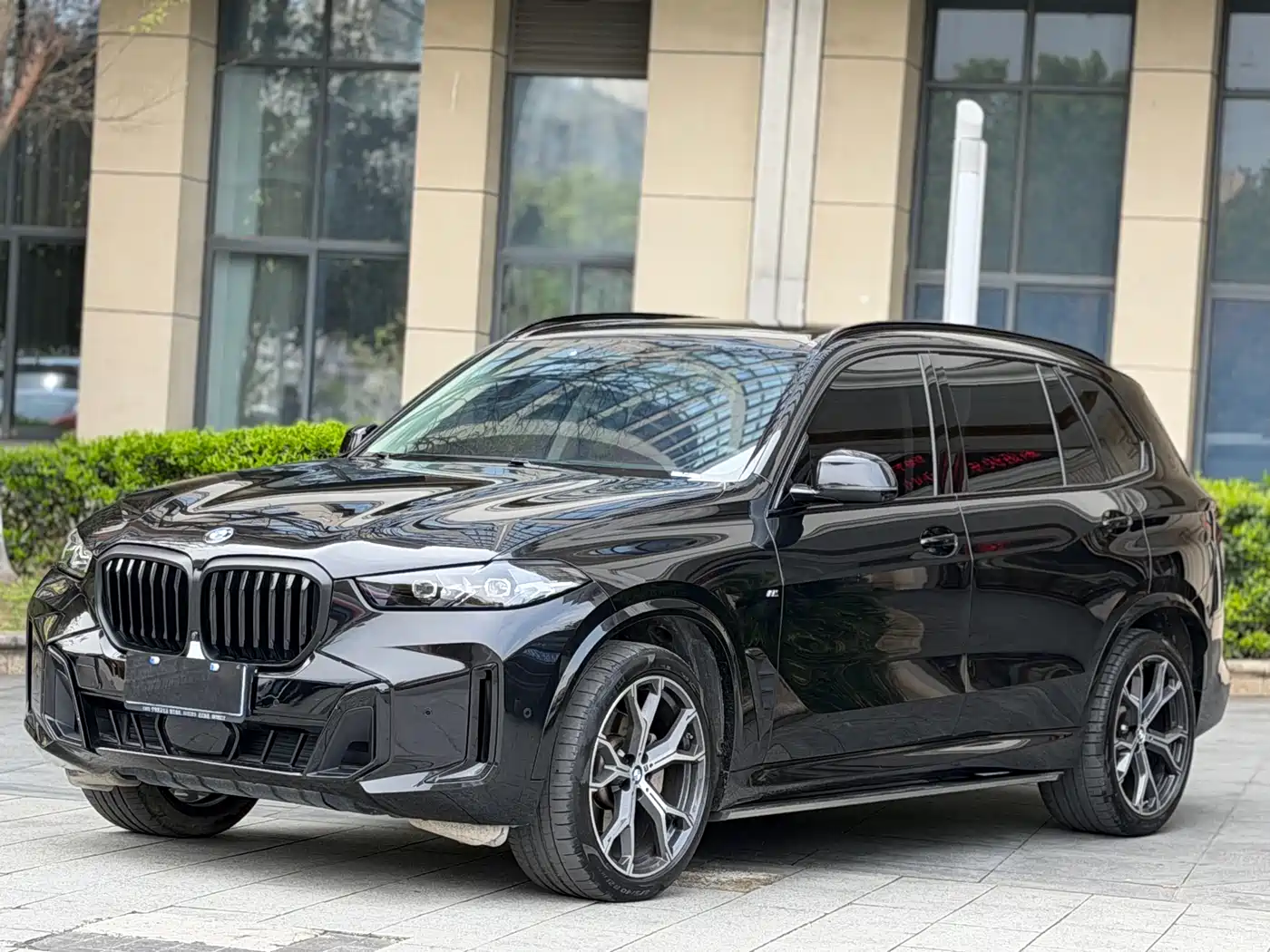 BMW X5 2023 xDrive 30Li Premium M Sport Black Night Package