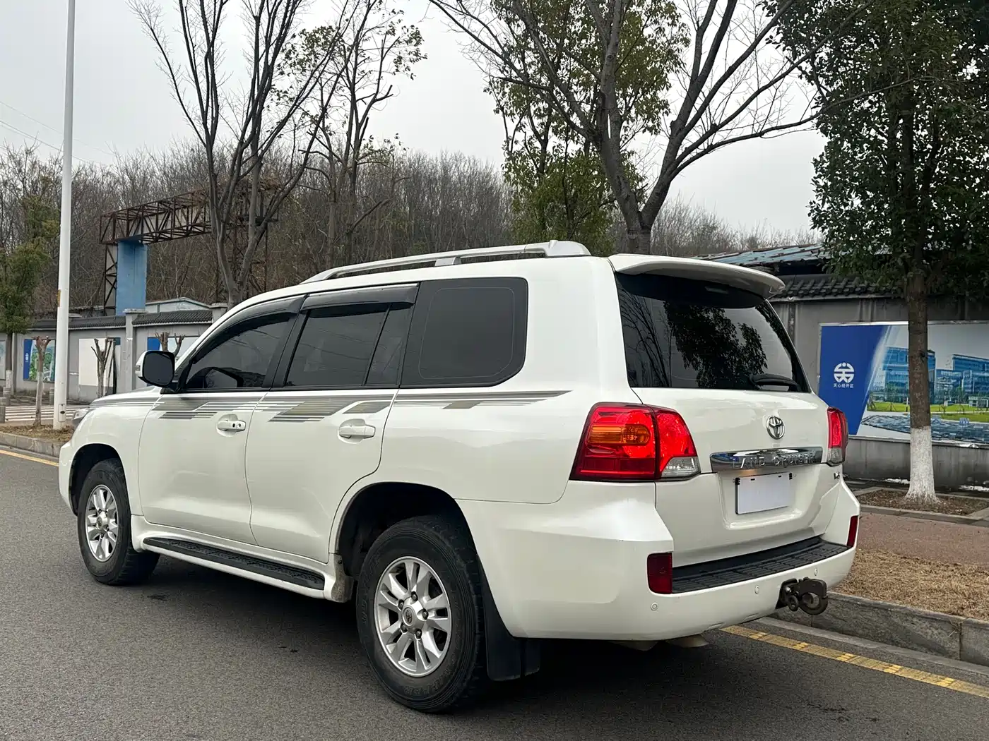 TOYOTA LAND CRUISER