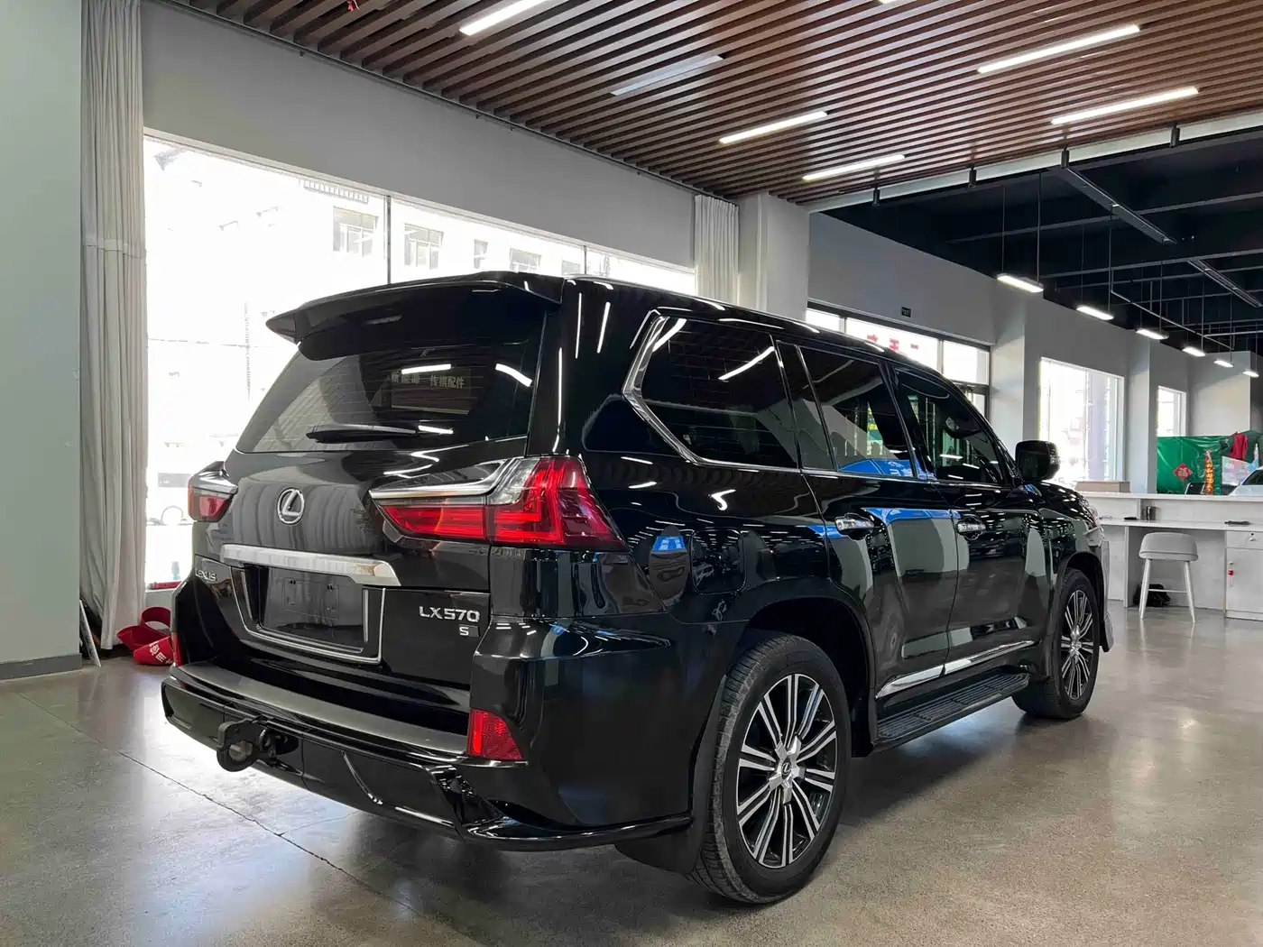Lexus LX 2019 570 Peak Special Edition фото 17
