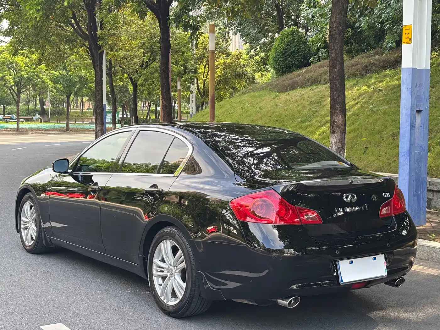 Infiniti G Series 2011 2010 Model G25 Sedan Luxury Sport Edition