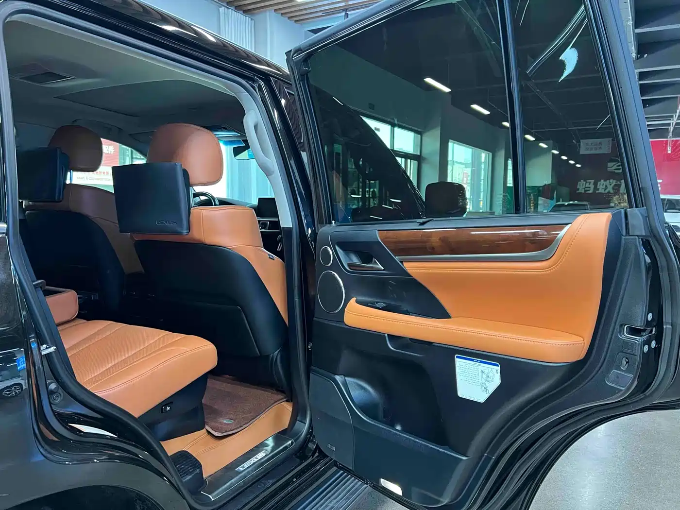 Lexus LX 2019 570 Peak Special Edition фото 10