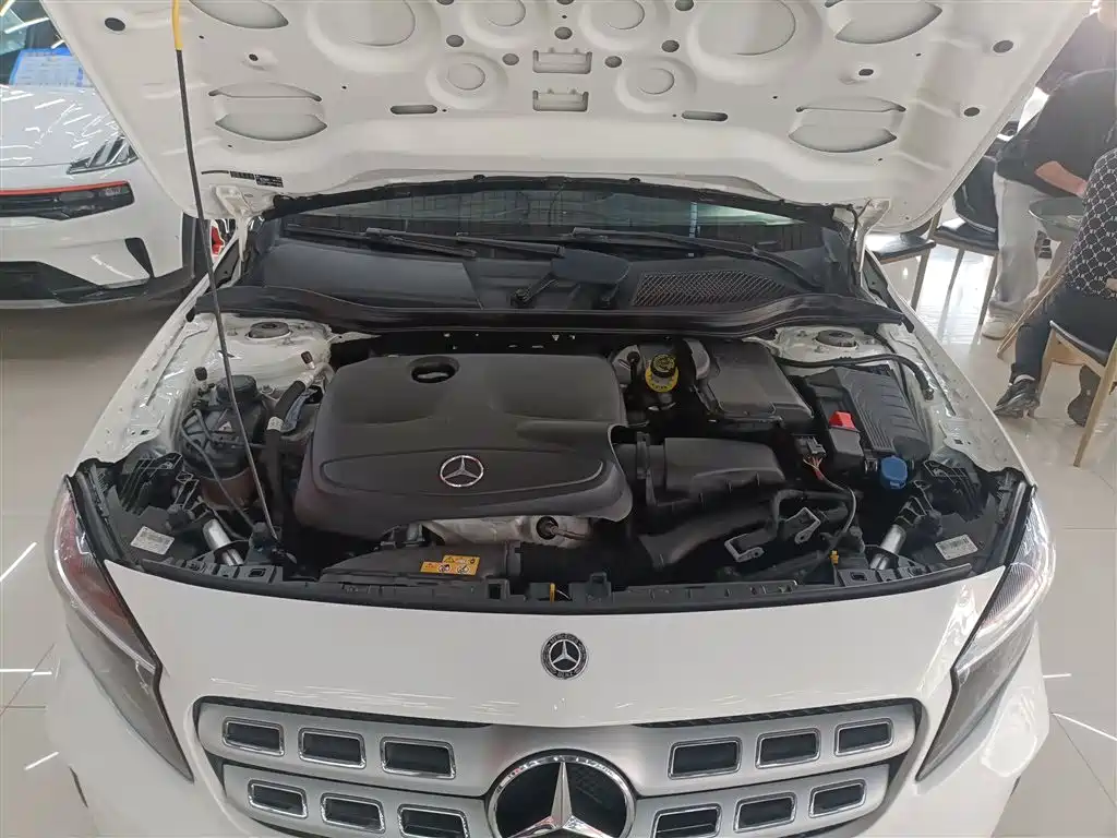 Mercedes-Benz GLA 2018 GLA 200 Dynamic фото 16
