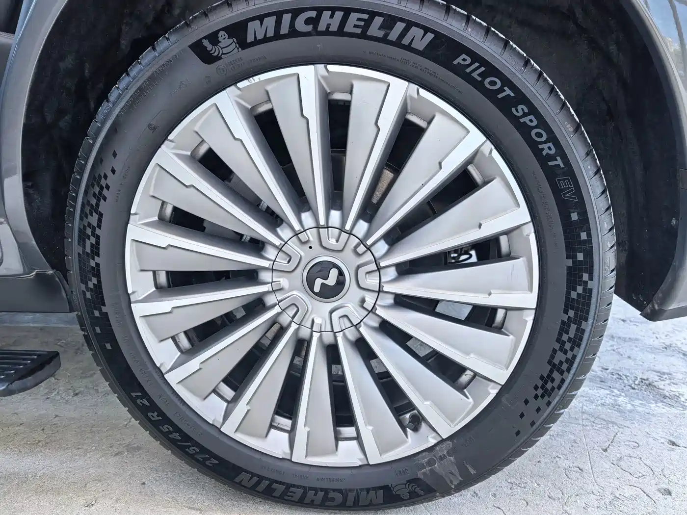 Ledao L90 2025 2025 AWD Base Model