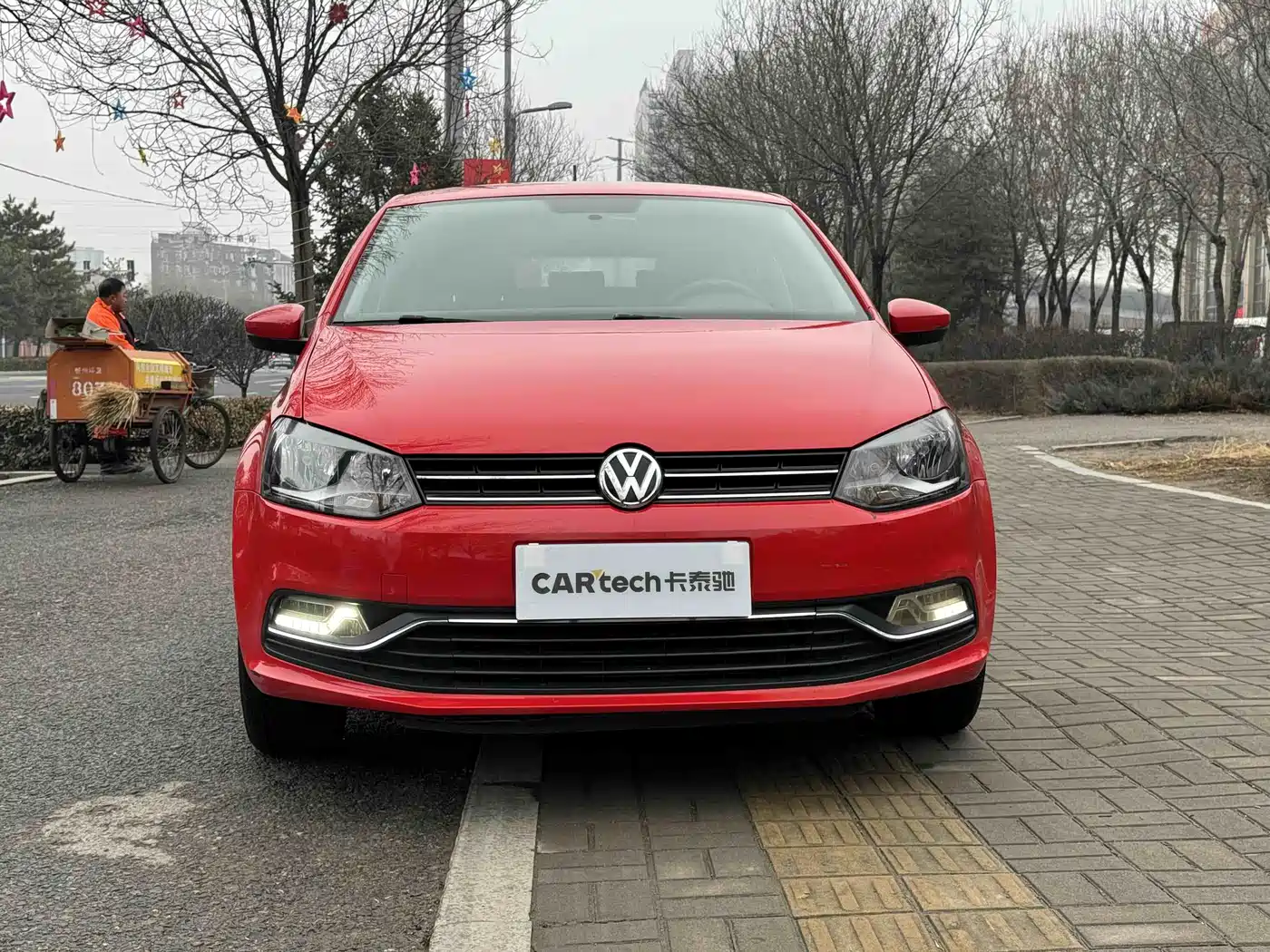 Volkswagen Polo 2014 1.4L Manual Trend Edition фото 2