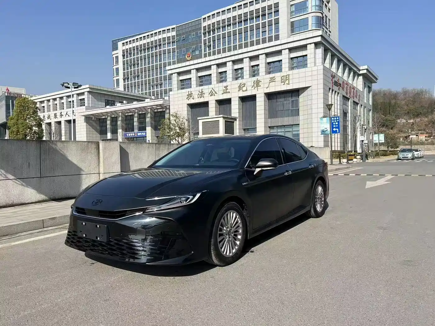 Toyota Camry 2024 Hybrid 2.0HGVP Luxury Edition фото 2