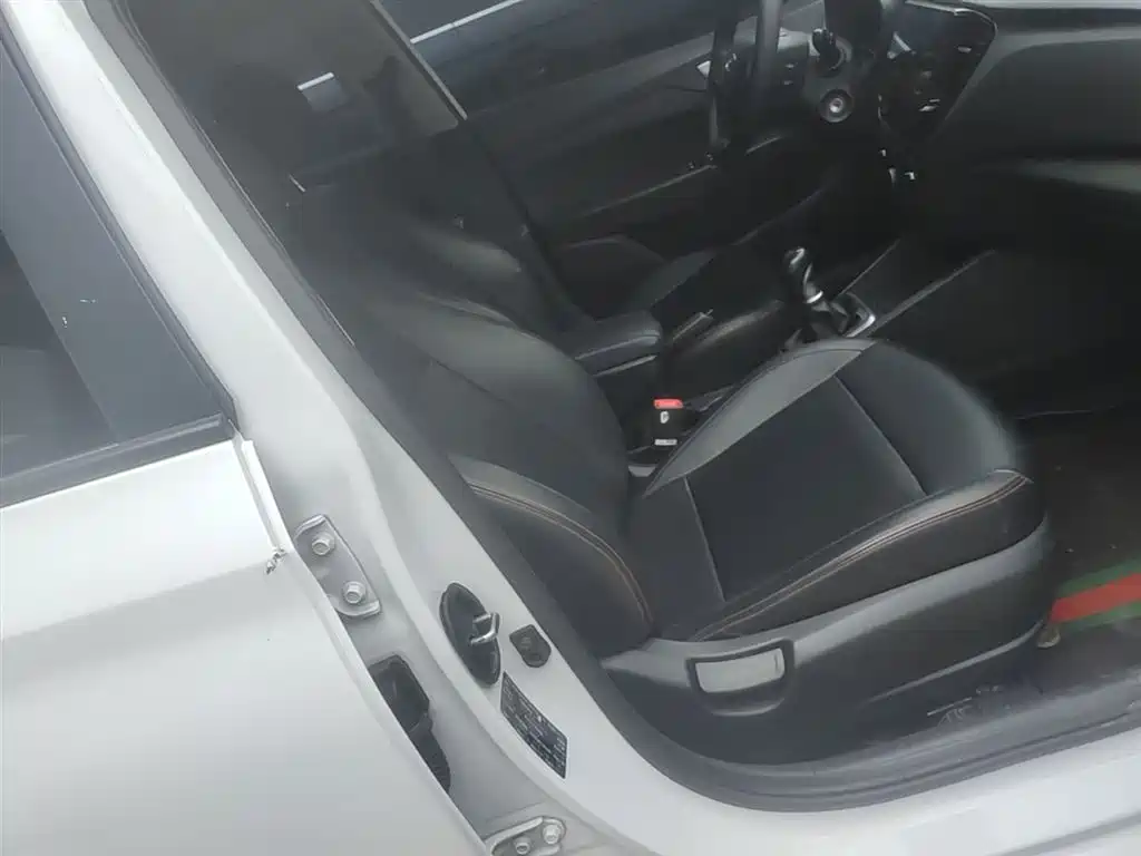 Hyundai Verna 2016 1.4L Manual Cool Edition GLS фото 25