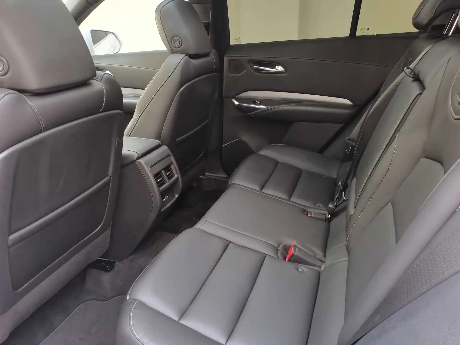 Photo 4 - Cadillac XT4