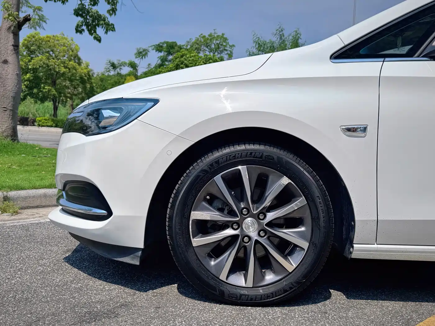 Buick GL6 2018 2018 18T 6-Seater Premium