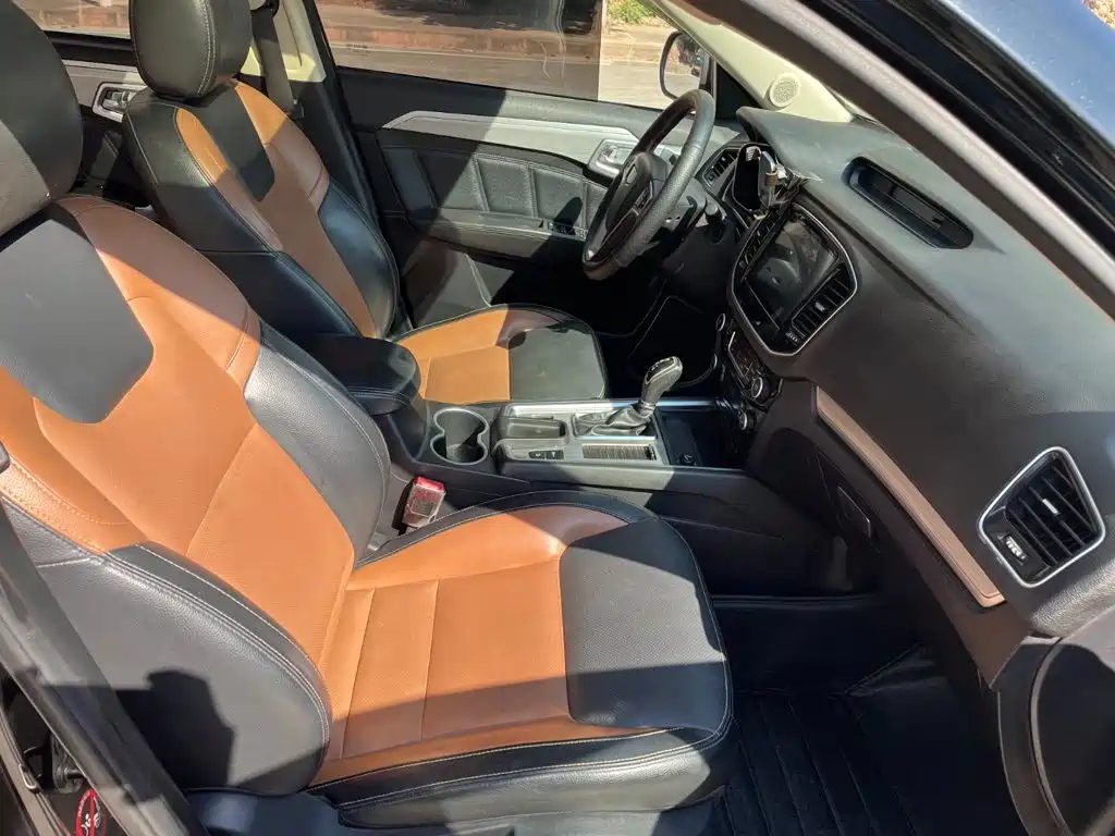 Фото 5 - Geely Emgrand X6