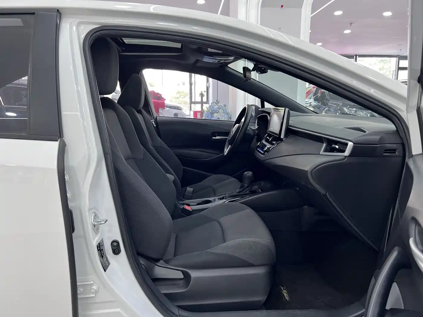 Toyota Levin 2021 185T CVT Luxury Edition фото 10