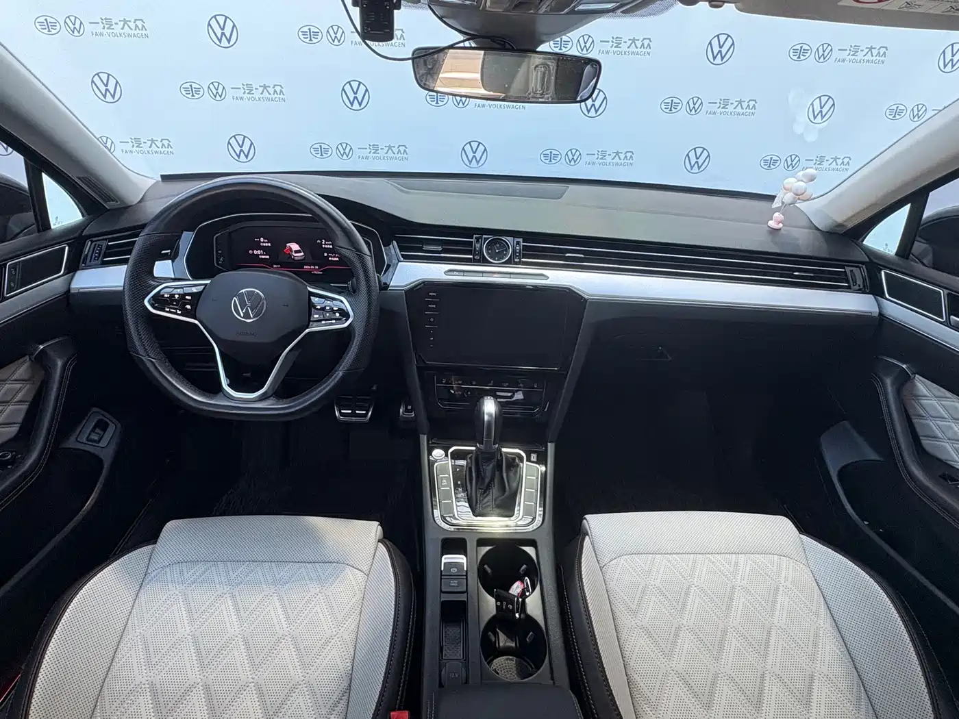 Volkswagen Magotan 2023 Model 2 Million Commemorative Edition 330TSI DSG Luxury фото 5