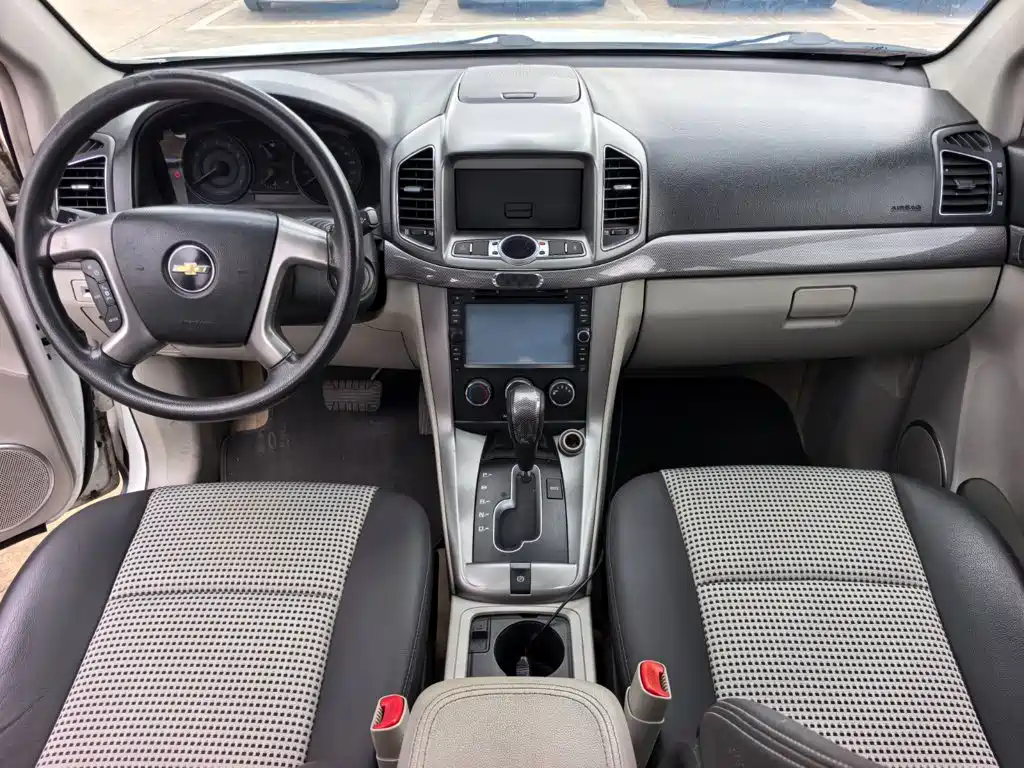 Chevrolet Captiva 2012 2012 Model 2.4L 2WD Urban Edition 5-Seater