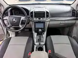 Photo 9 - Chevrolet Captiva