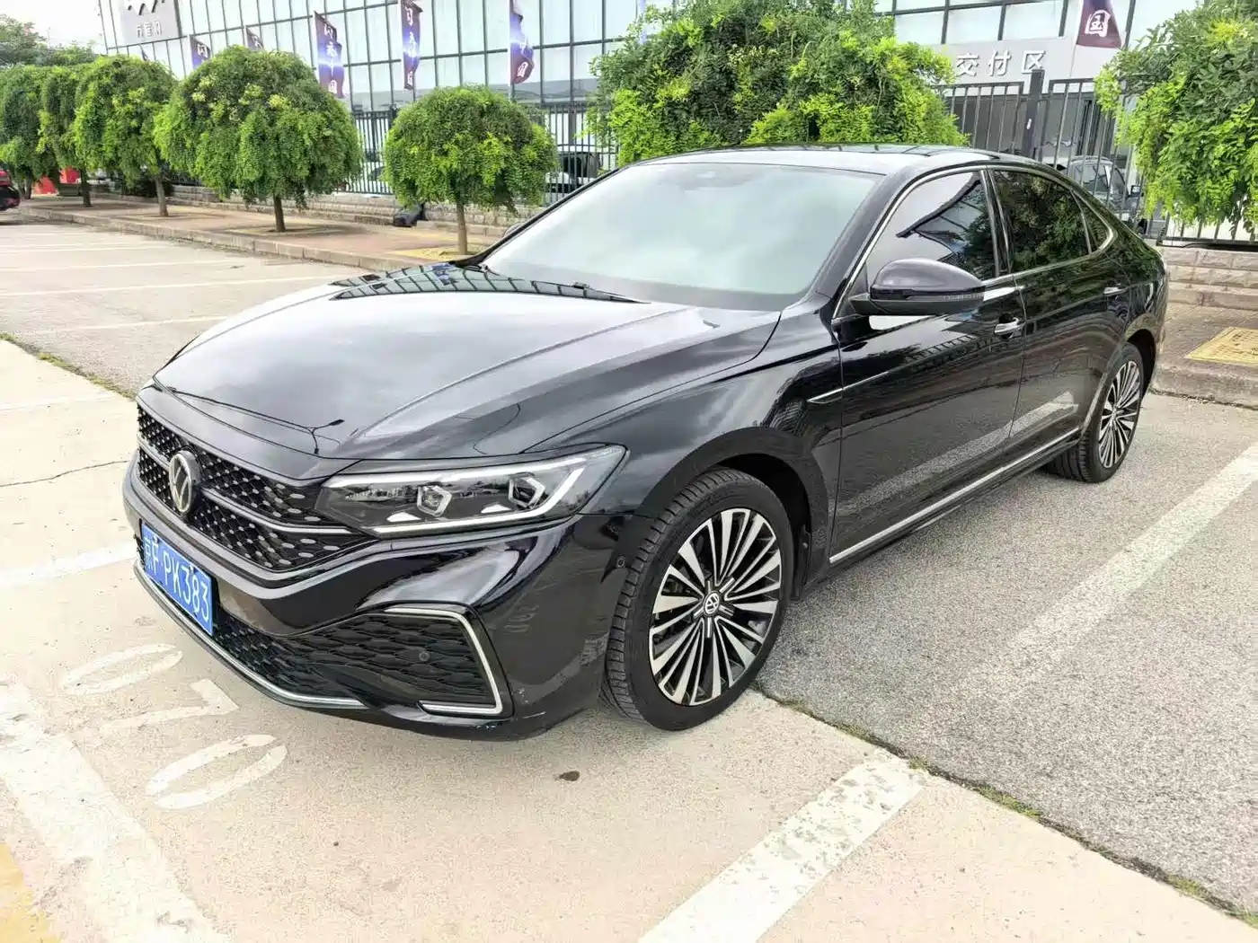 Volkswagen Passat 2023 Facelift 330TSI Starlight Luxury Edition