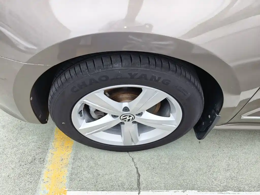 Photo 23 - Volkswagen Passat