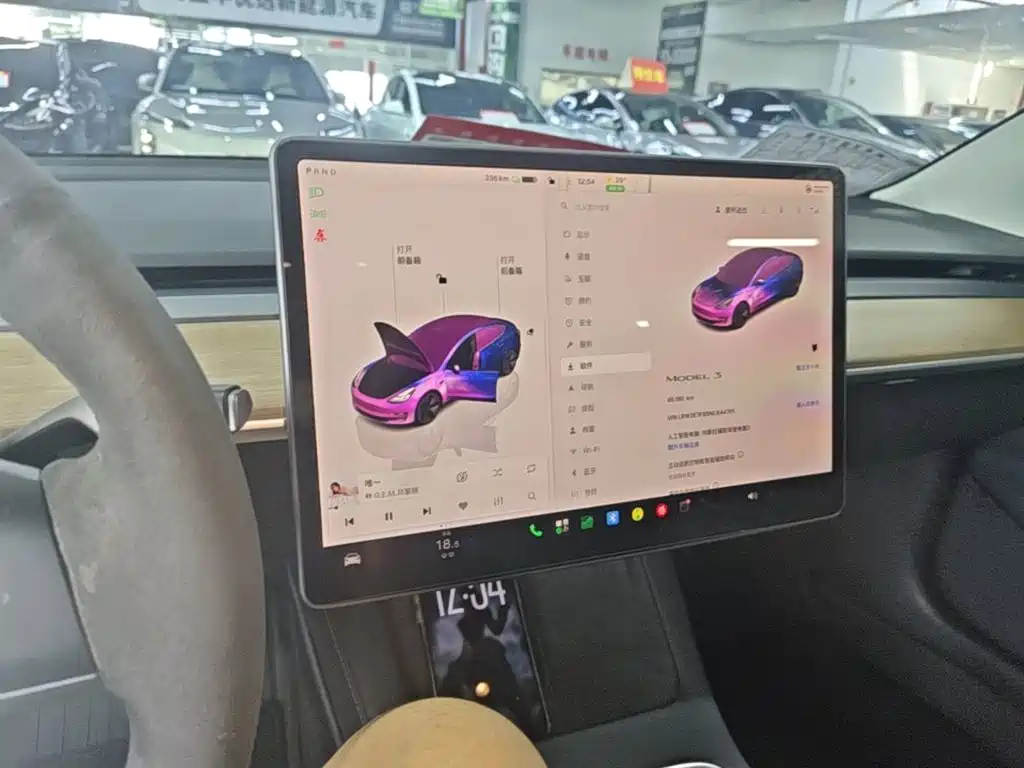 Фото 13 - Tesla Model 3