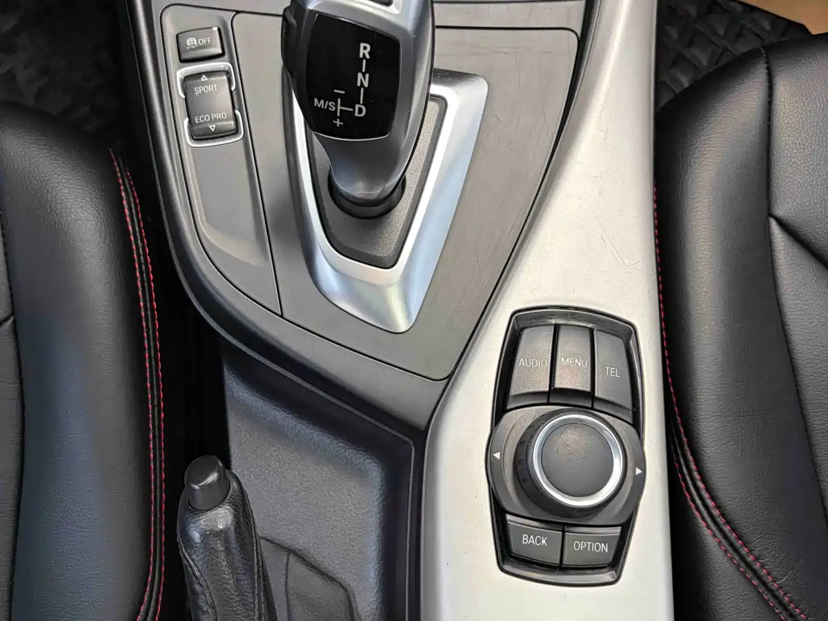 BMW 1 Series (Import) 2015 120i Leading фото 16