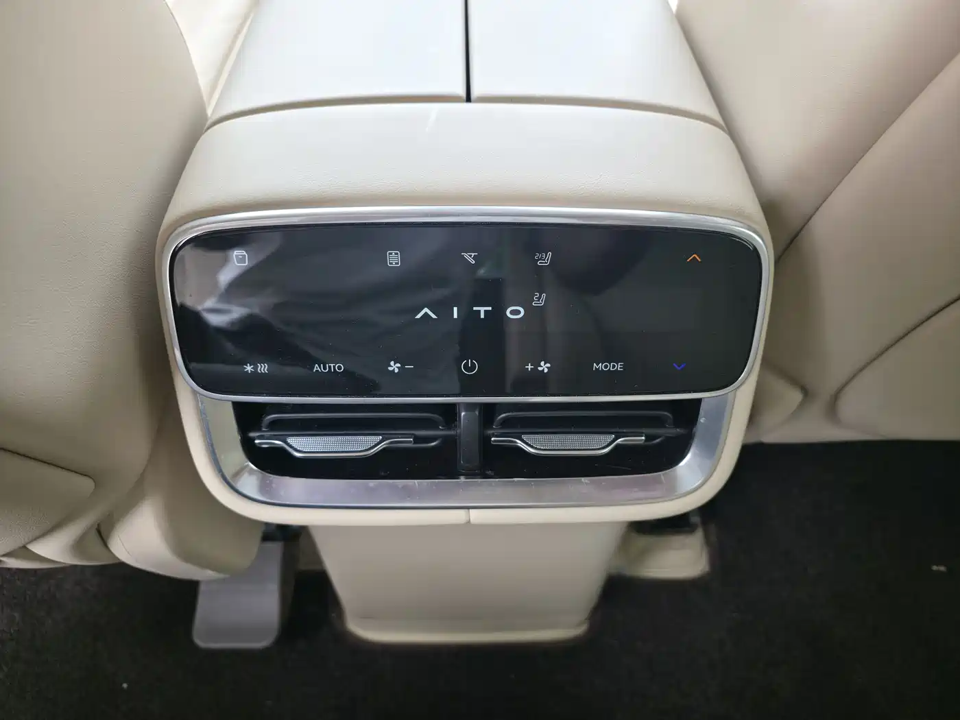 AITO Wenjie AITO M7 2026 Extended Range Base Model 6-Seater фото 6
