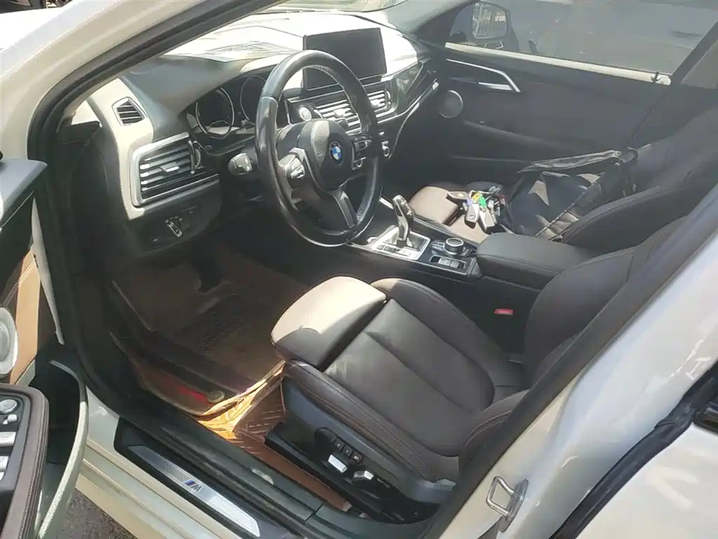 BMW 1 Series 2021 120i M Sport Shadow Edition фото 22