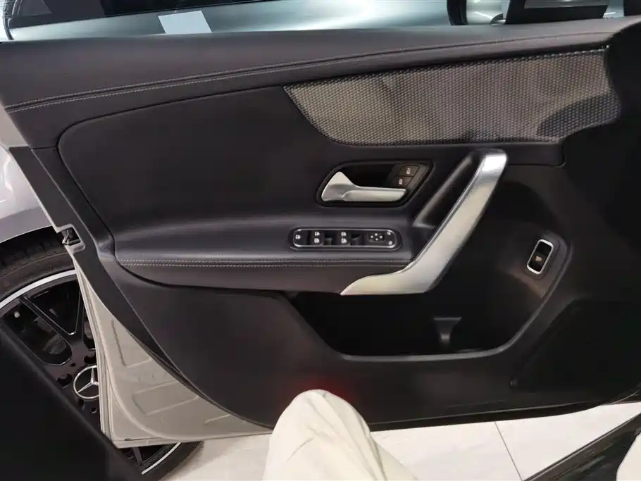 Mercedes-Benz A-Class 2019 A 180 L Sport Sedan фото 7